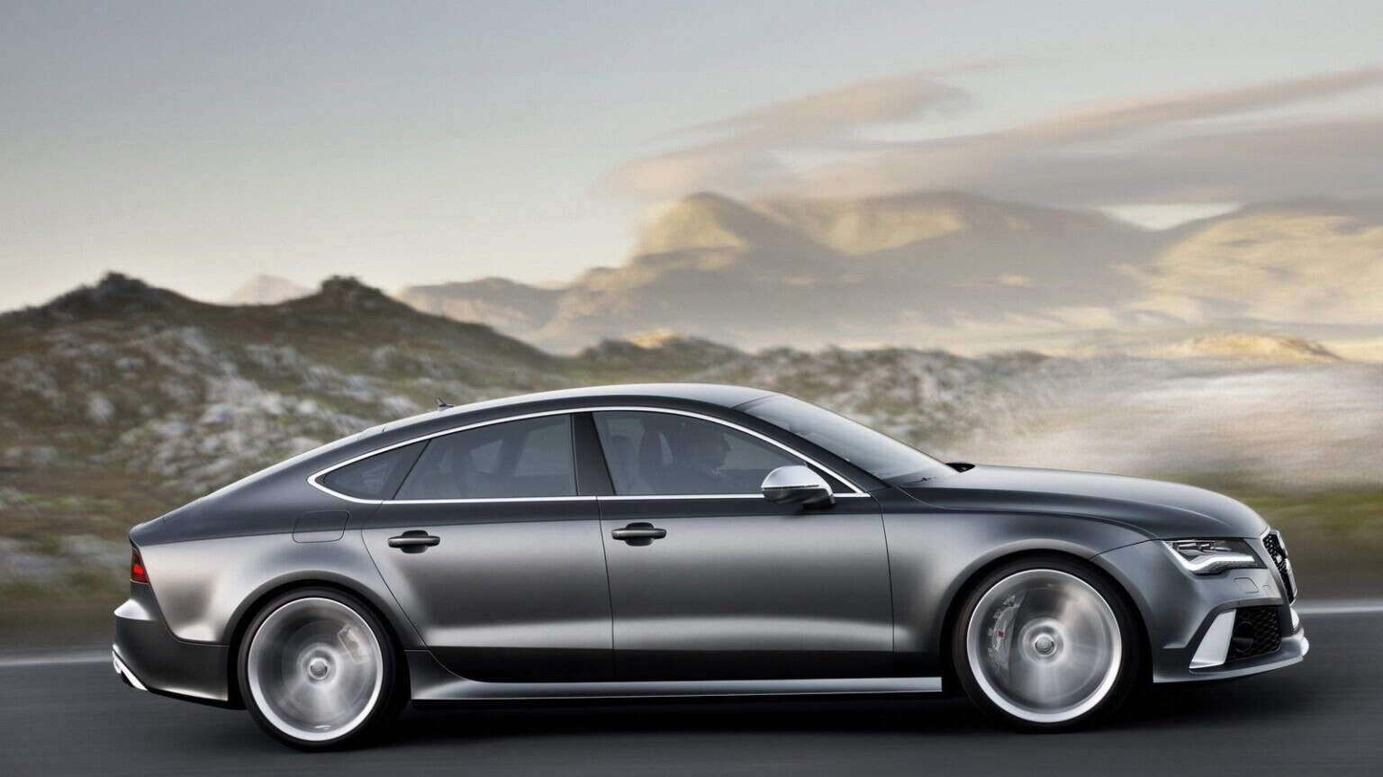 Ladro ruba un'Audi RS7 e viene derubato a sua volta
