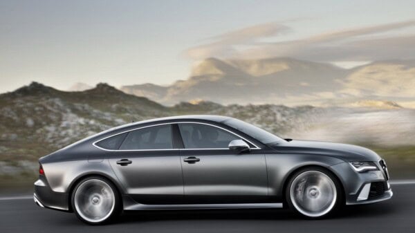 Ladro ruba un'Audi RS7 e viene derubato a sua volta