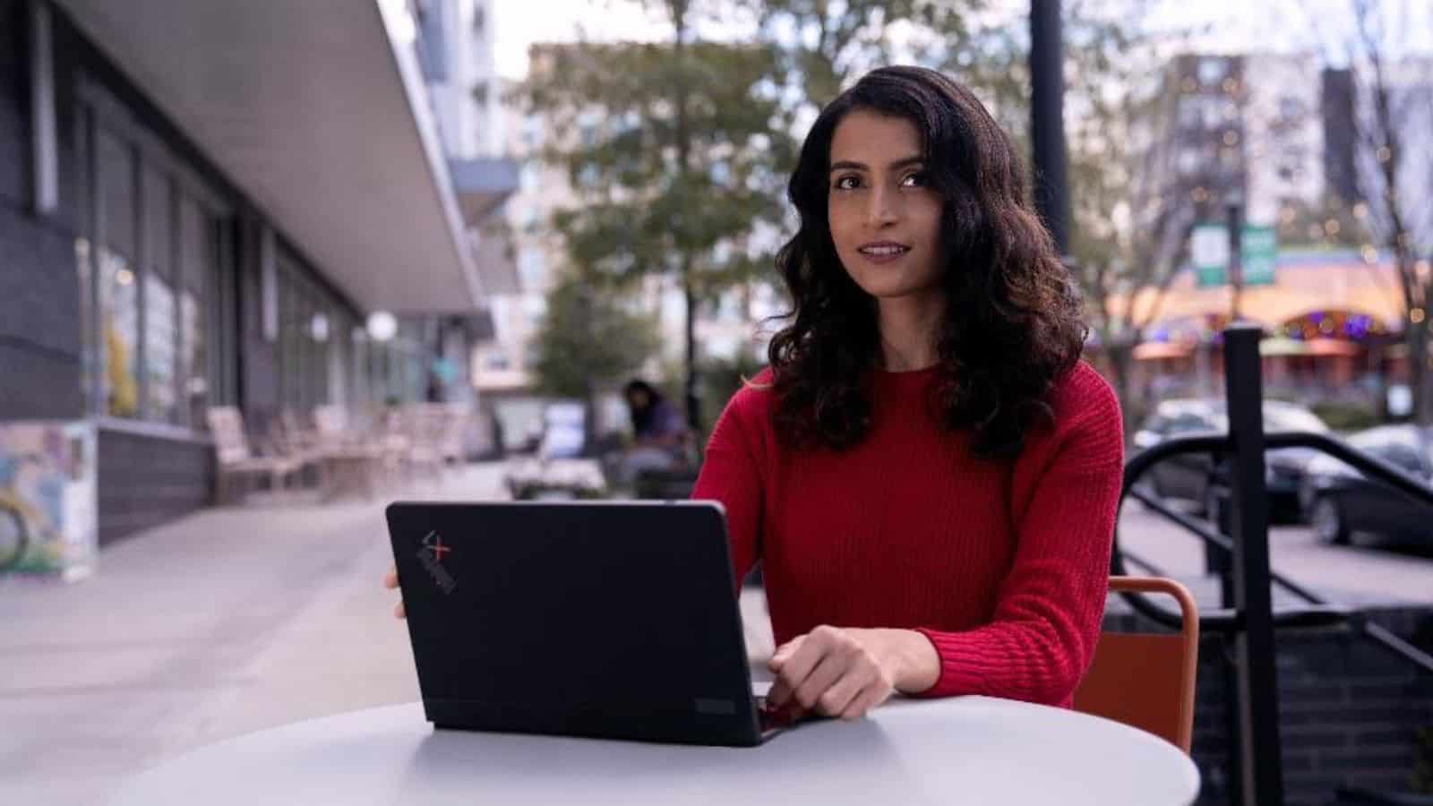Lenovo ThinkPad X1 Fold è disponibile in Italia: ecco il PC pieghevole