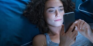 Smartphone e ricarica di notte: il rischio INCENDIO è elevato