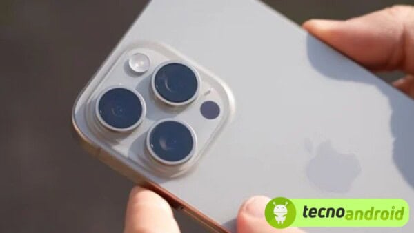 Apple: l’iPhone 16 Pro avrà un sistema a tetraprisma