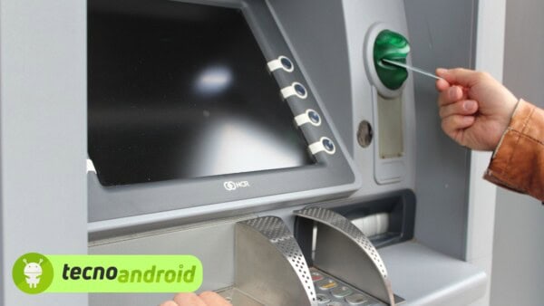 Bancomat: ecco cosa succede quando inseriamo la carta