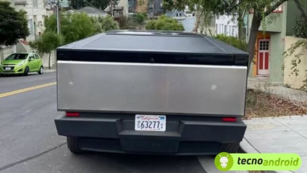 Cosa vedrete in coda dietro una Tesla Cybertruck?