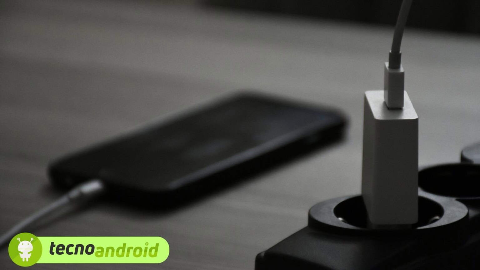 Ecco perché non dovresti lasciare lo smartphone in carica di notte