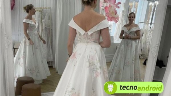 Foto virale della sposa allo specchio cosa è successo
