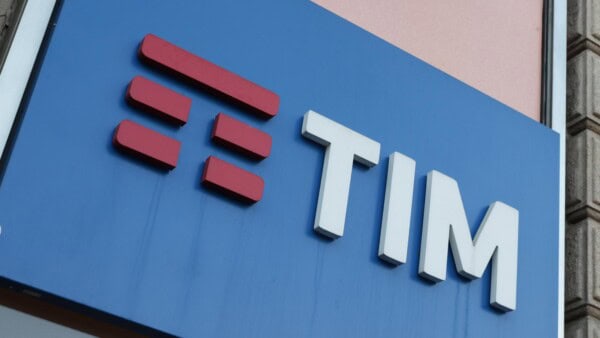 Esploriamo le implicazioni della recente decisione di AGCOM sulla proposta di coinvestimento di TIM
