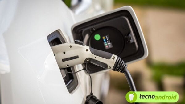 Inizia la rivoluzione: auto elettriche e fotovoltaico in crescita