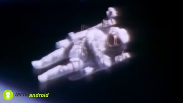 immagine spaventosa dello spazio astronauta