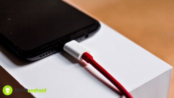 trucco collegare smartphone alla tv senza cavo