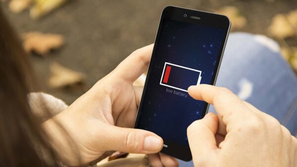 Scopri l'importanza della pazienza e della carica completa per preservare la salute a lungo termine della batteria del telefono