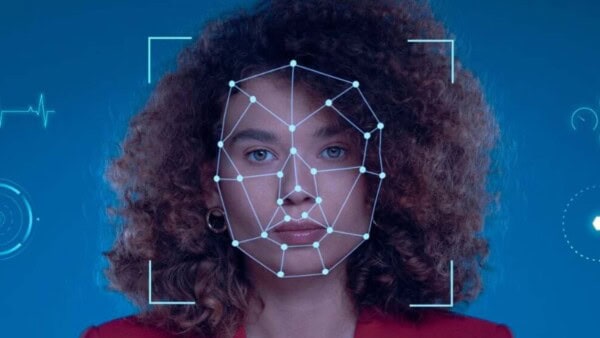 Il funzionamento di CameraAi e delle tecnologie che rendono possibile la generazione di deepfake in tempo reale.