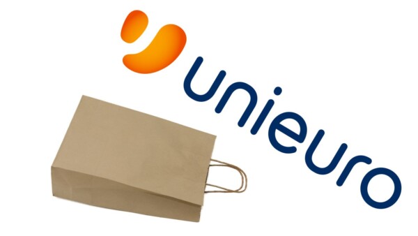 Unieuro è PAZZA: regala smartphone con il volantino di Natale