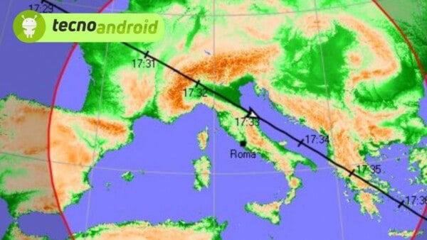 L’Italia coperta da uno spettacolo brillante dallo Spazio