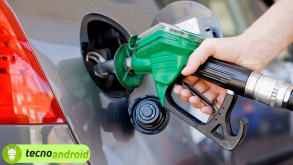Ecco come risparmiare il 15% di carburante: il trucco dei meccanici