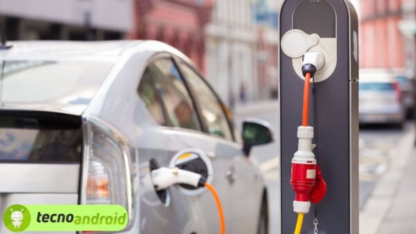 UNRAE: mercato auto elettriche in Italia stagnante fino al 2027