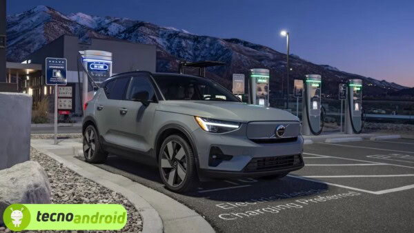 Partnership tra Volvo e Starbucks: installati 50 punti di ricarica
