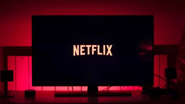Esplora i successi cinematografici e televisivi che hanno ridefinito l'esperienza di streaming su Netflix.