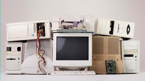 Come la decisione di Microsoft potrebbe portare a una montagna di dispositivi elettronici non utilizzabili