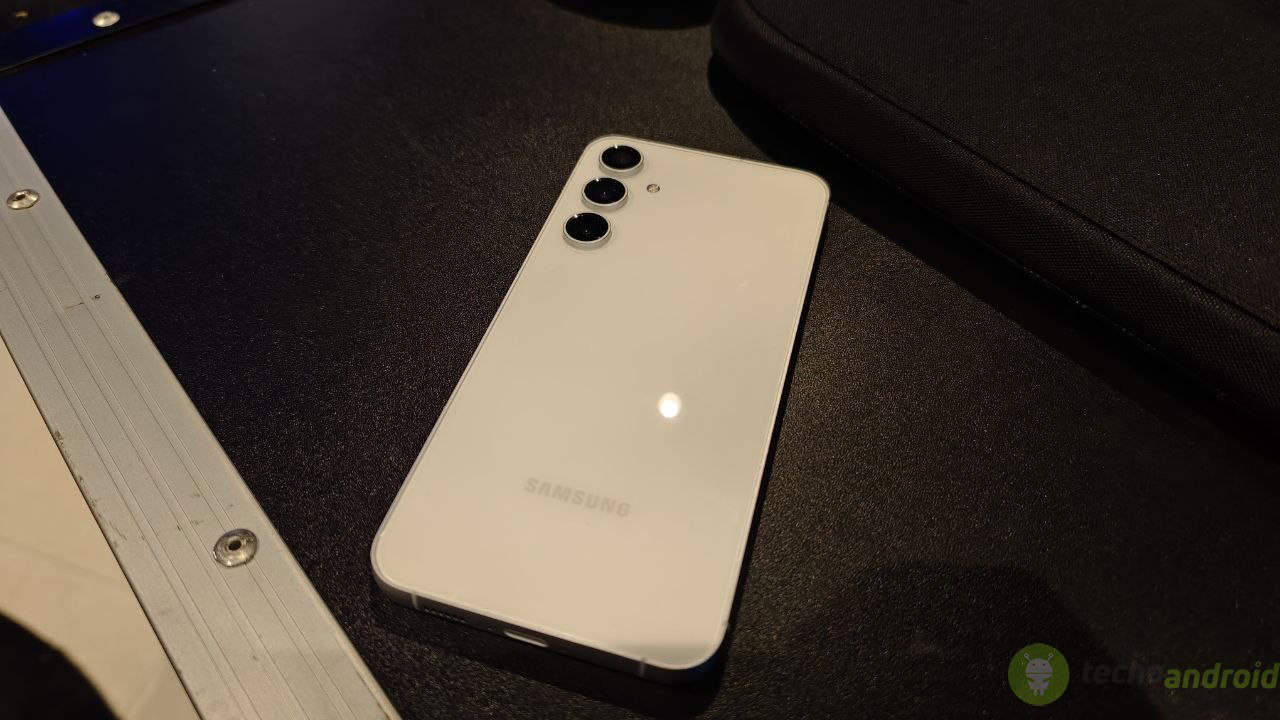 Samsung Galaxy S23 FE è disponibile in Italia: ecco il prezzo Samsung Galaxy S23 FE è disponibile in Italia: ecco il prezzo