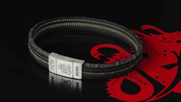 MZ96 ridefinisce l'essenza della Formula 1 in un gioiello esclusivo, da pista a accessorio di classe.