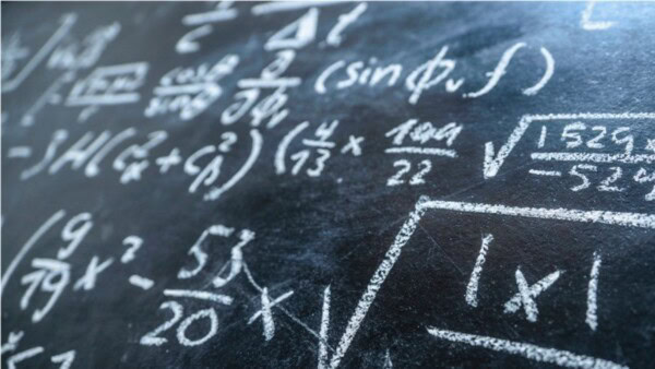 Oltre la matematica, un linguaggio universale