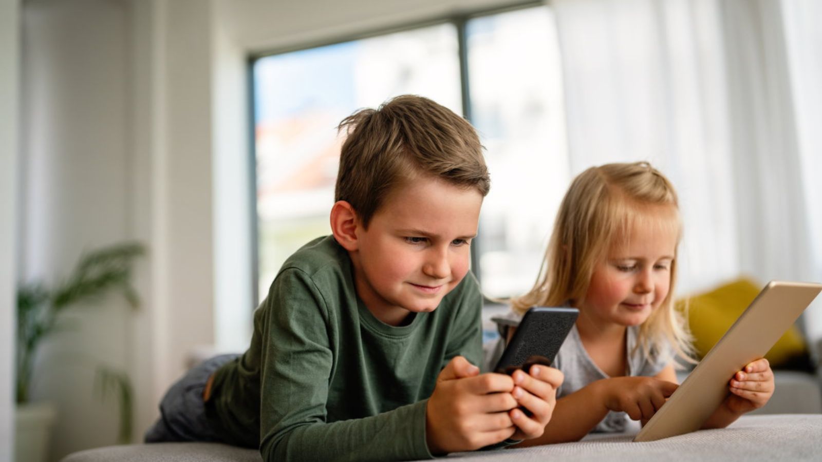 Smartphone e TABLET vietati agli minori di 11 anni, pronta la legge