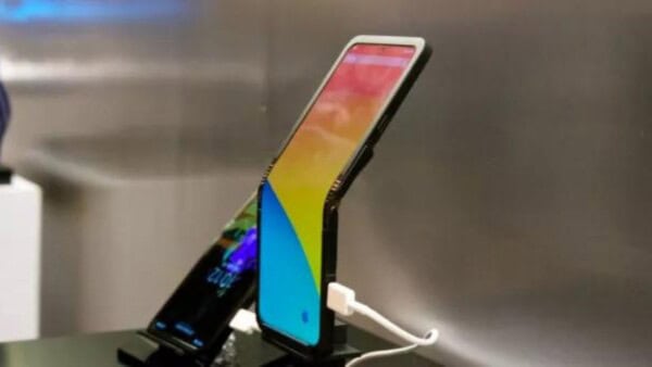 Samsung Galaxy Z Flip, schermo rivoluzionario