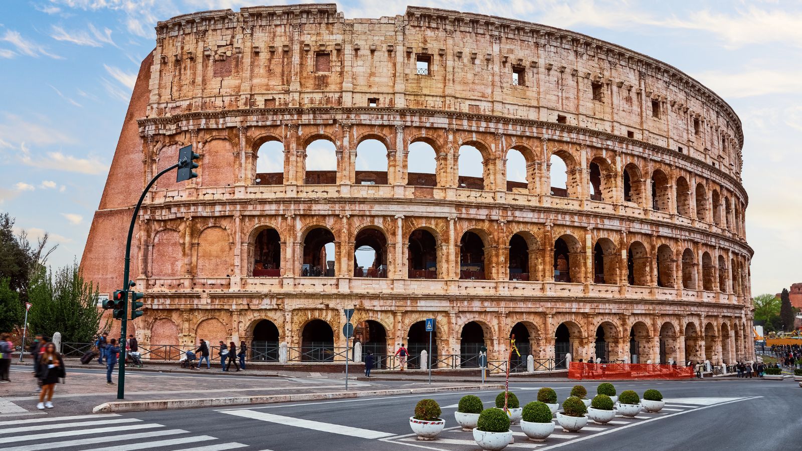 Il colosseo, orgoglio di vanto per la città di Roma e l'intera Italia