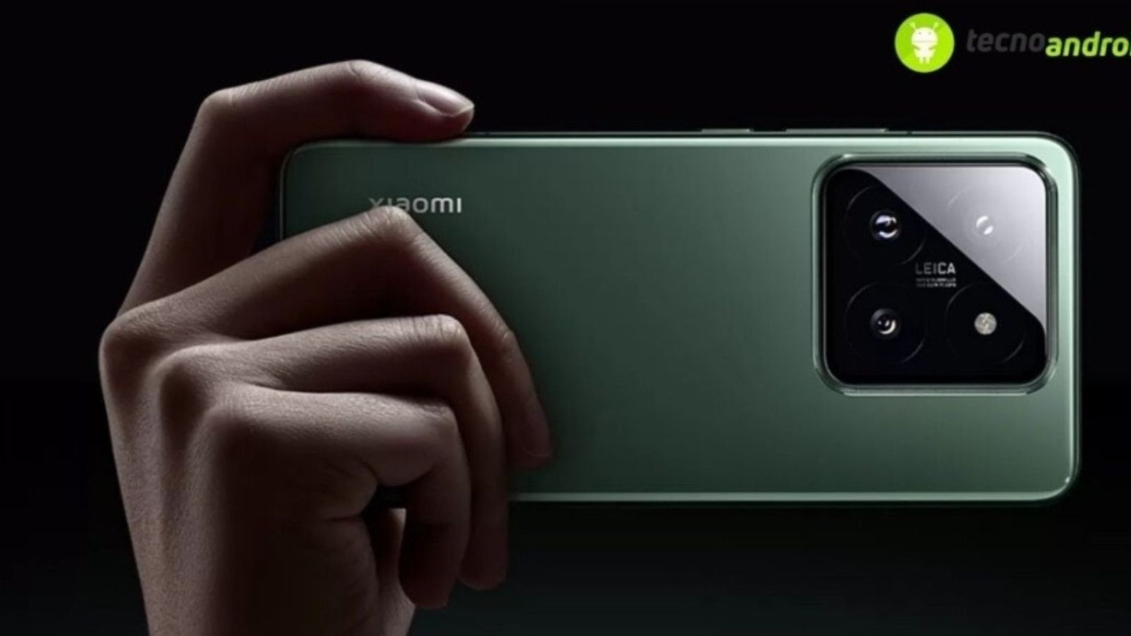 Xiaomi 14 Ultra selfie camera in display 