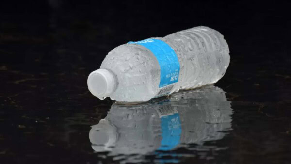 Nanoplastiche: una minaccia globale che attraversa i confini dell'acqua potabile
