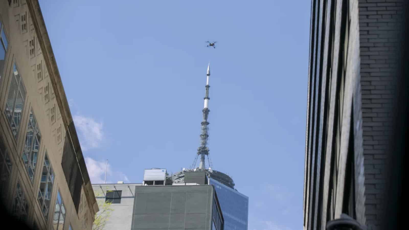 Droni che sorvolano New York