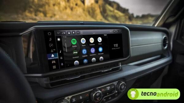 Cockpit virtuale di Stellantis e BlackBerry: unico nel suo genere