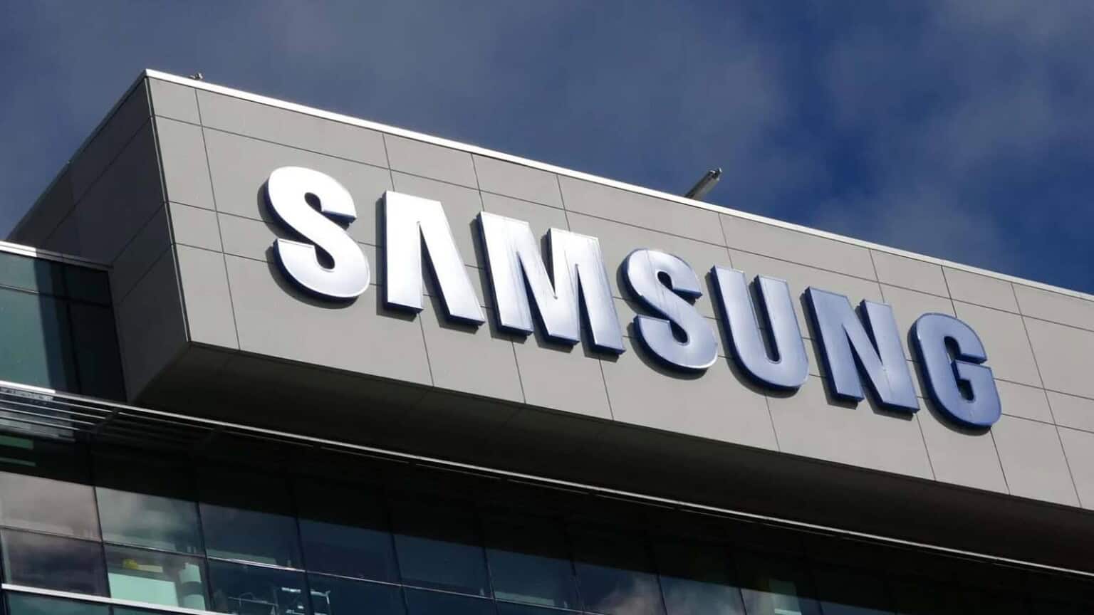 Samsung si impegna per un futuro più sostenibile, utilizzando materiali riciclati e collaborando con Tesla per un'energia più efficiente