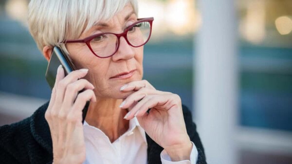 Scopri come la semplice risposta "sì" può diventare il punto di partenza per una truffa telefonica sofisticata