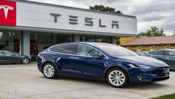 Auto ELETTRICHE, averle in Italia è più semplice: superati i 50 mila punti di ricarica