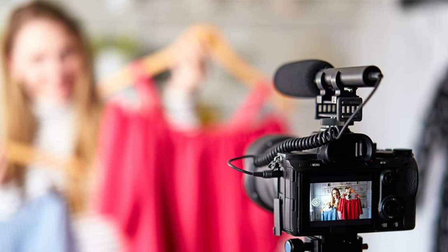 Influencer, partono le indagini per poca TRASPARENZA: sono a RISCHIO
