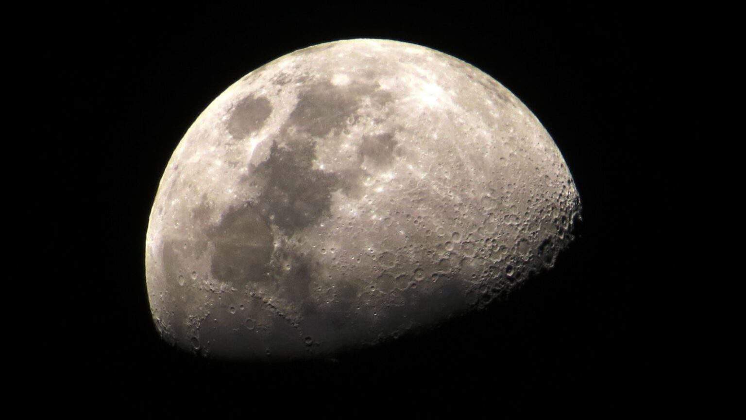 Luna si restringe inevitabilmente