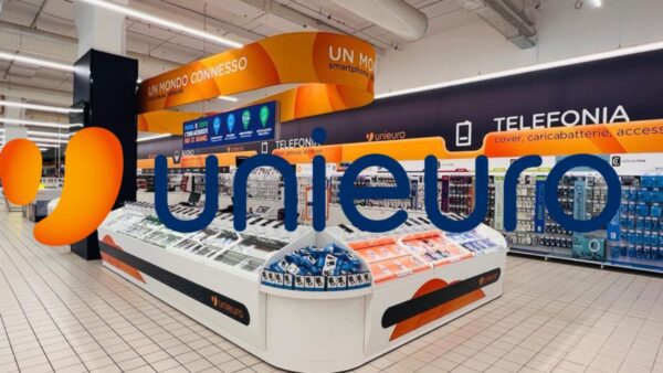 Unieuro ha PREZZI assurdi nel volantino, ecco iPhone e Samsung regalati