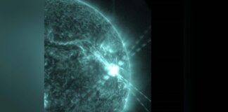 Il Solar Dynamics Observatory della NASA cattura il brillamento in uno spettacolare lampo luminoso