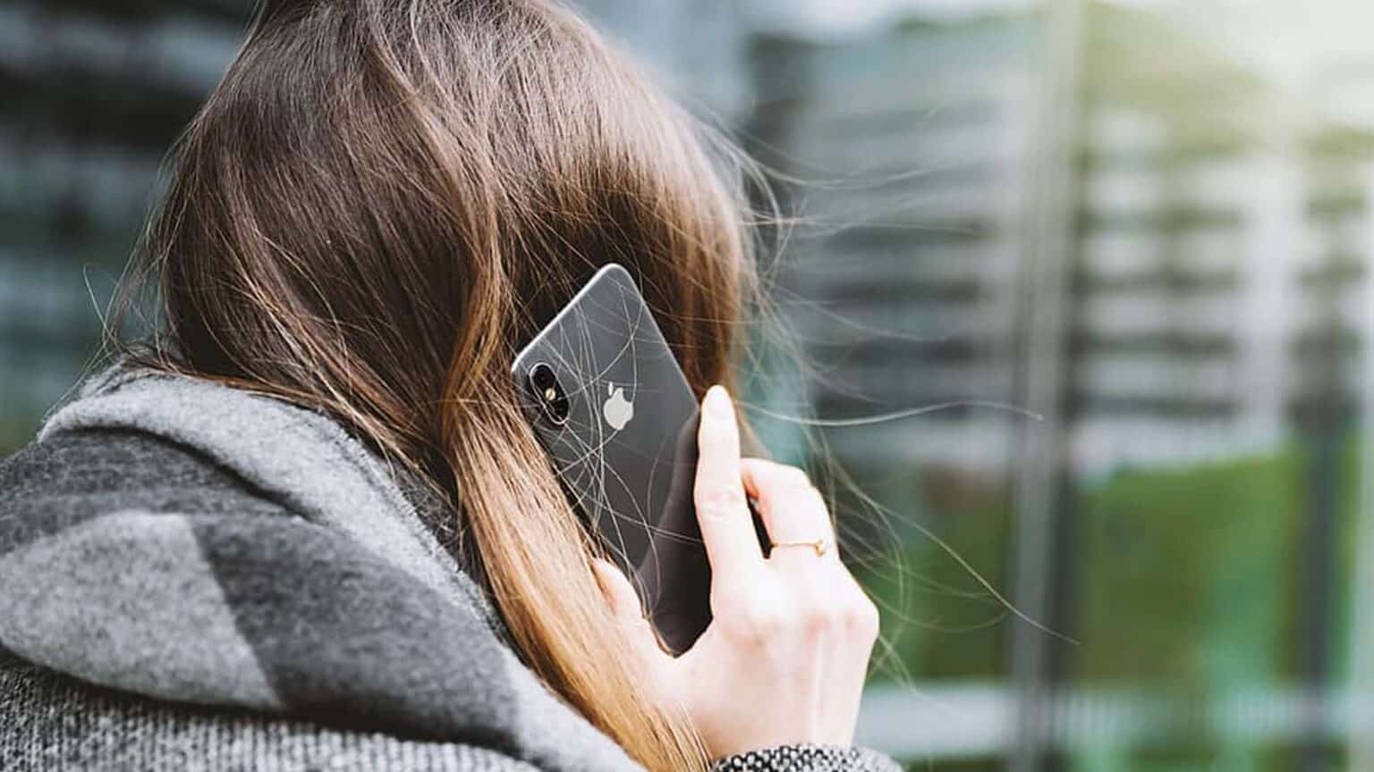 Godi dei servizi inclusi nell'offerta Wow Weekend 50, tra chiamate illimitate, SMS senza limiti e un generoso pacchetto dati