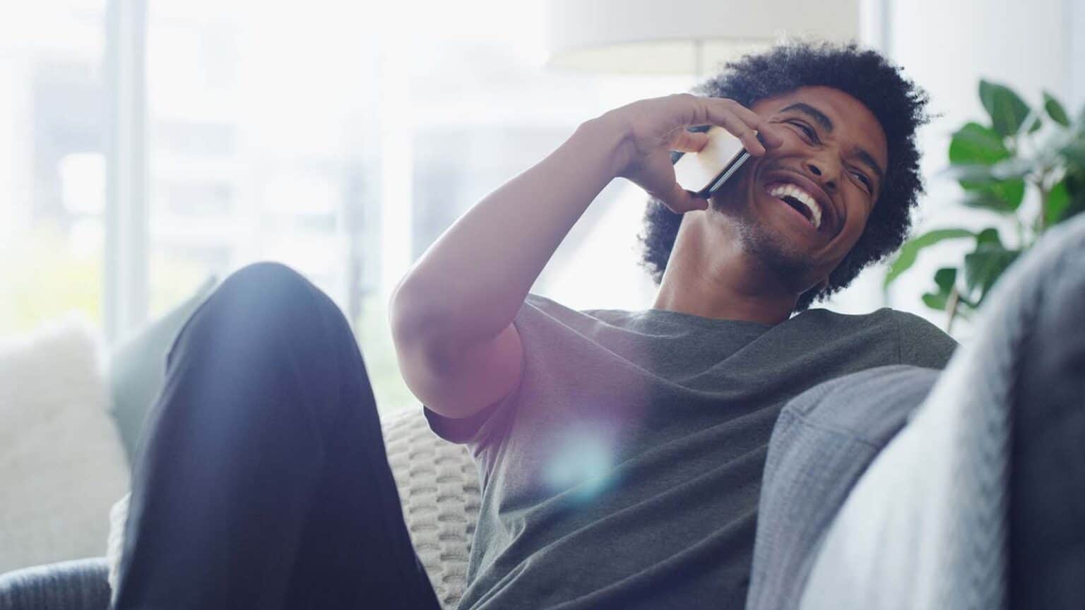 Guida passo dopo passo su come registrare frasi e utilizzare la Voce Personalizzata su Clubhouse
