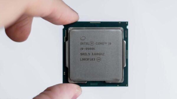 Le caratteristiche comuni e delle innovazioni che distinguono il nuovo Intel i9-14900KS dal suo predecessore