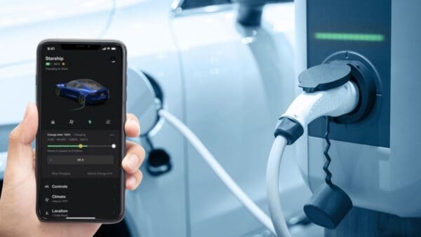 Arriva in Italia la funzione carica con fotovoltaico di Tesla