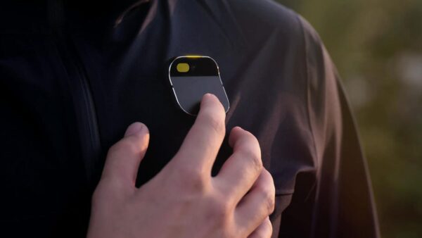 Humane: spedizioni AI Pin in ritardo