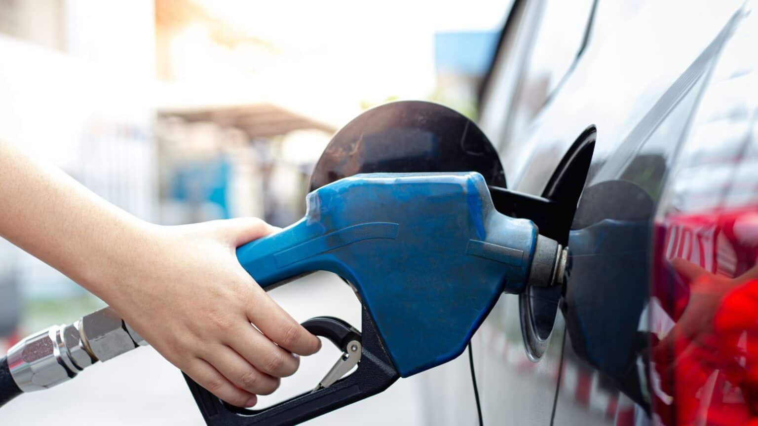 Continuano i rincari benzina: al servito superati 2,5€ al litro