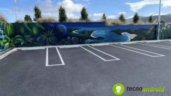 Parcheggio trasformato con due semplici linee in più