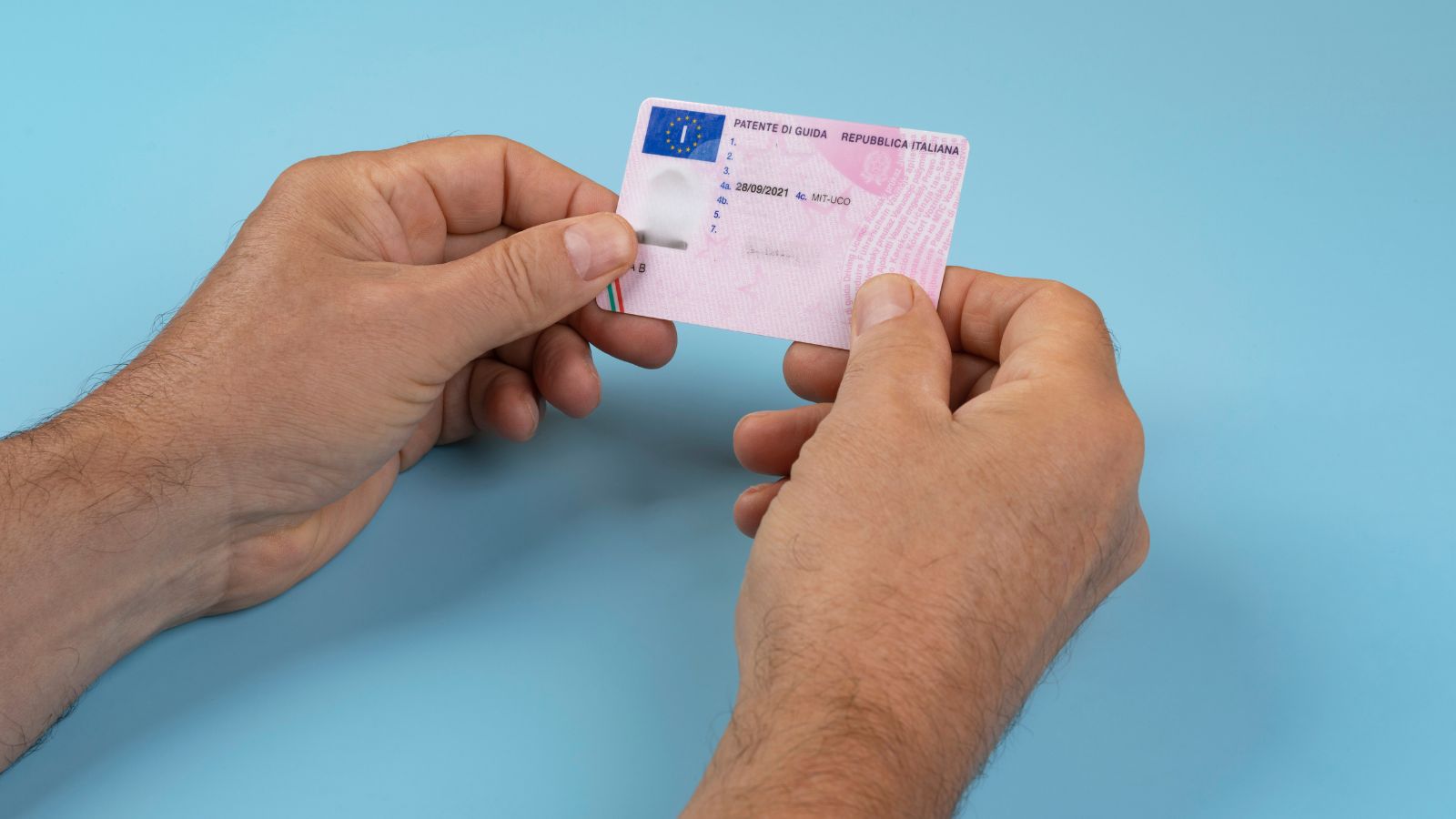 È ufficiale: ora anche in Italia arriva la nuova patente digitale