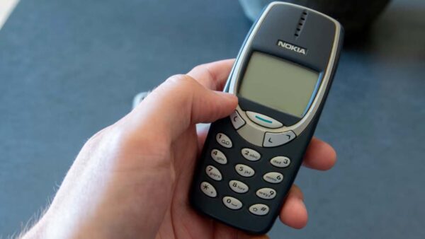Il Nokia 3310, uno dei telefoni classici che superano il tempo