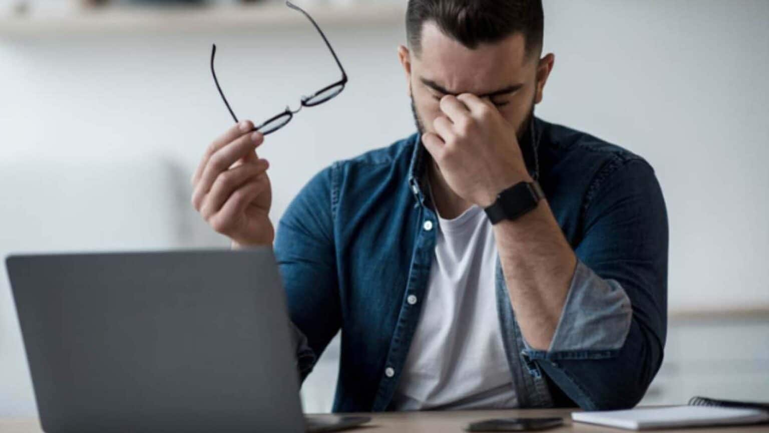 Strategie per mantenere la salute degli occhi nonostante le lunghe ore davanti allo schermo