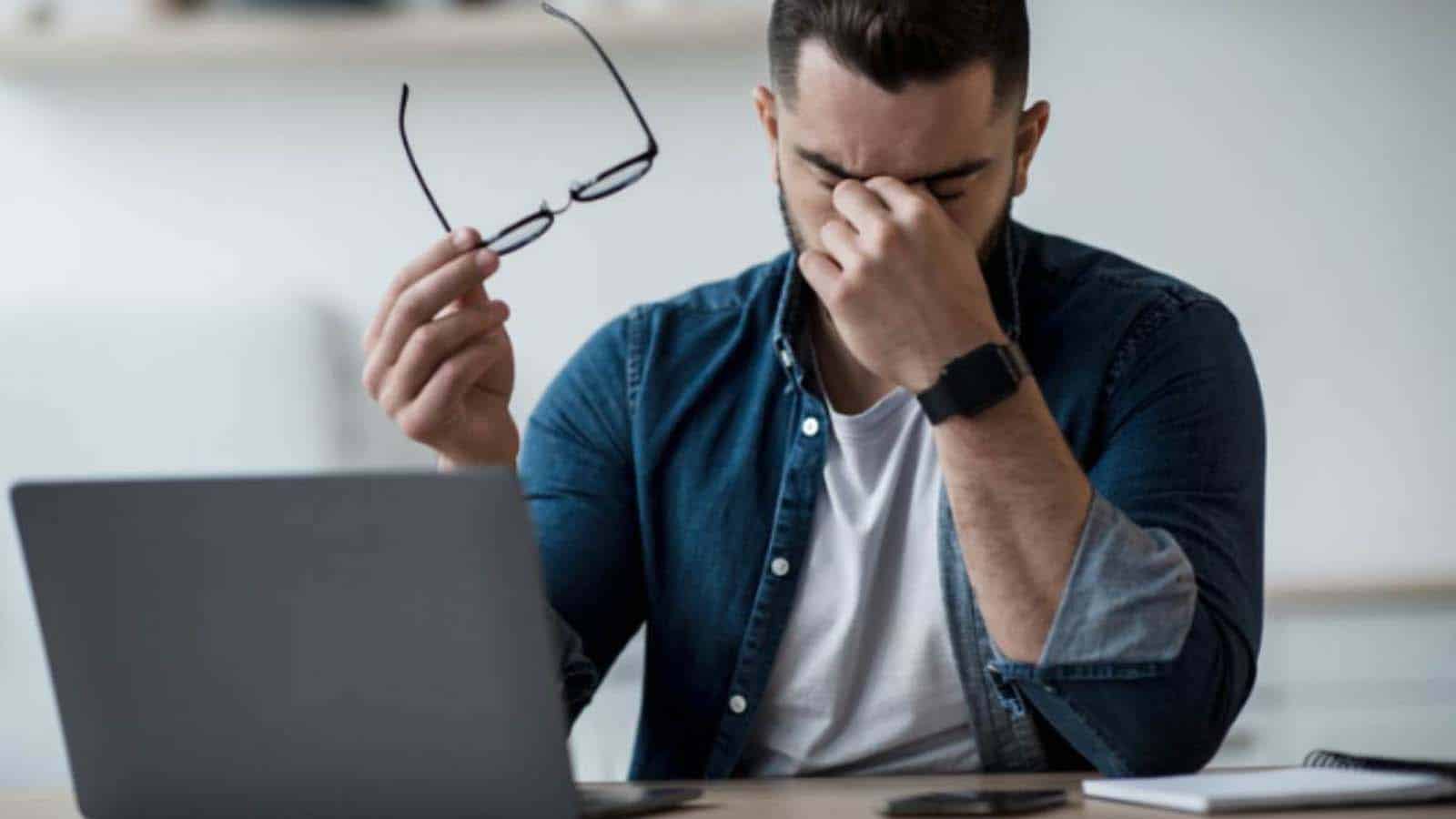 Strategie per mantenere la salute degli occhi nonostante le lunghe ore davanti allo schermo